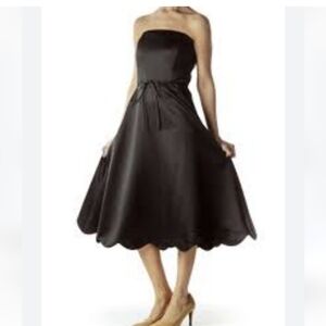 WHITE HOUSE BLACK MARKET BLACK SCALLOPED DRESS SIZE 8